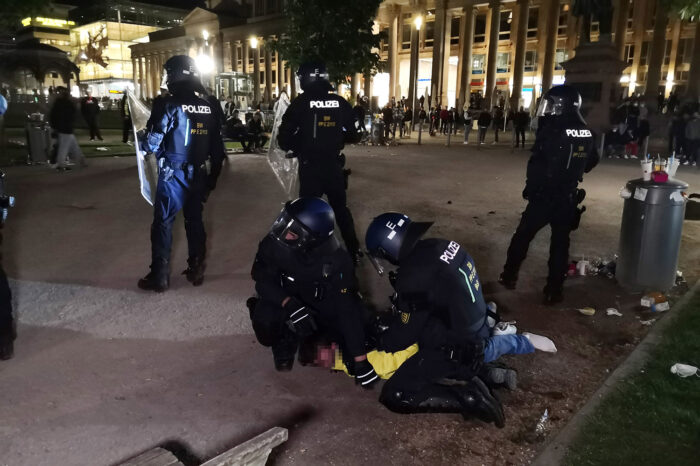 Video: Rund 500 Jugendliche bei Randalen in Stuttgart