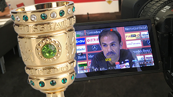 Jos Luhukay zum VfB-Pokalspiel gegen Homburg. Foto: Rau, Bearbeitung: Goes, STUGGI.TV