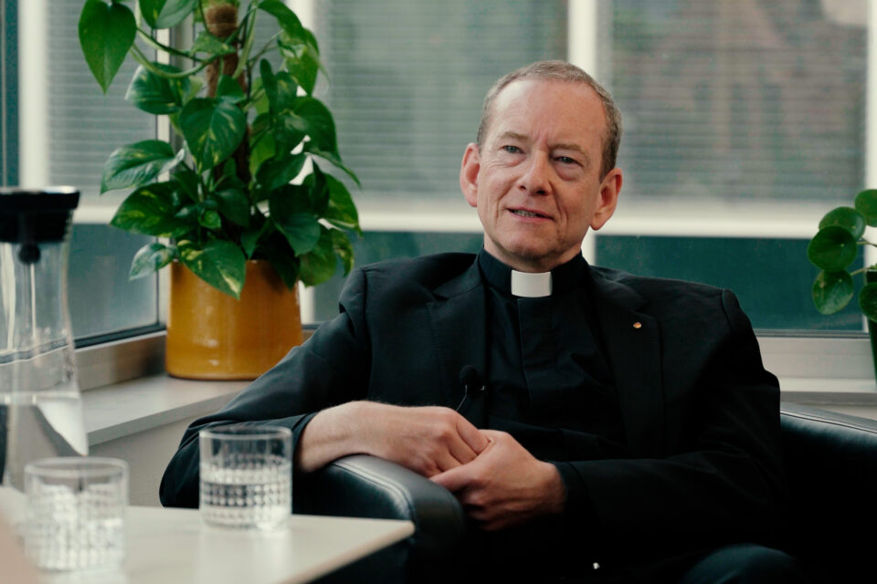 Stadtdekan Christian Hermes im STUGGI.TV-Interview über den Papst und Kritik an der Katholischen Kirche