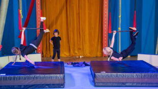 Im Training galt für die Circusschüler stets Maskenpflicht. "Beim Training mit Maske sind die Kinder im Vergleich sehr still," sagt Thomas Schäberle, der den Circus Circuli leitet.