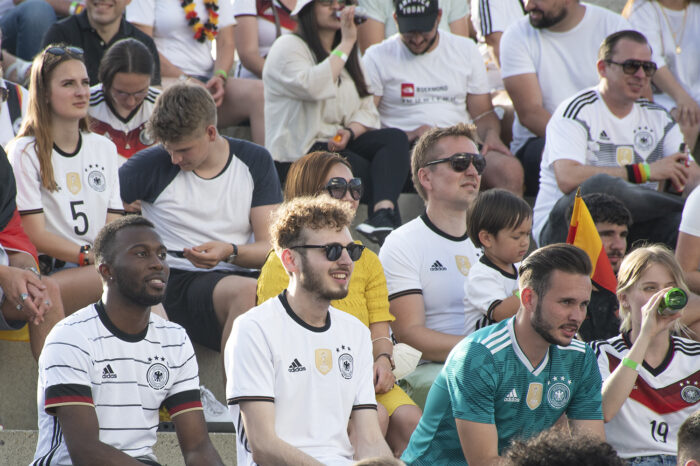 Public Viewing in Stuttgart: So feiern die Fans den 4:2-Sieg von Deutschland gegen Portugal