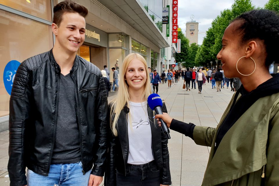 Sollte ein soziales Jahr nach dem Schulabschluss zur Pflicht werden? (Foto: Clipdealer)