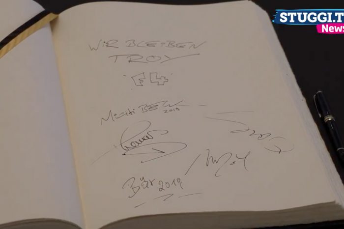 Die "Fantastischen Vier" bei OB Fritz Kuhn: Eintrag ins goldene Buch der Stadt