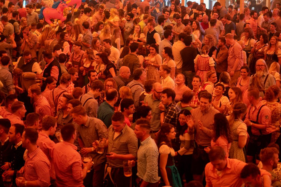 Feiern unter der Woche: Warum Studenten den Cannstatter Wasen lieben (Foto: STUGGI.TV)