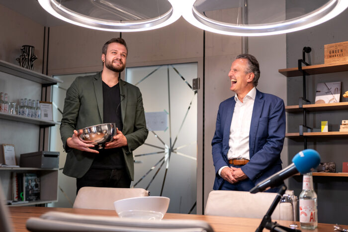 Überraschung am Kamin: Frank Nopper trifft Grünen-Stadtrat zum Streitgespräch