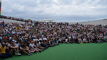 Public Viewing am Mercedes-Benz-Museum. Foto: STUGGI.TV
