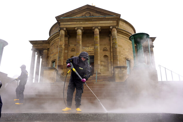 Grabkapelle auf dem Württemberg erhält Reinigung zum Saisonstart