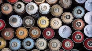 Für ein ganz spezielles Motiv werden einige Spraydosen benötigt.