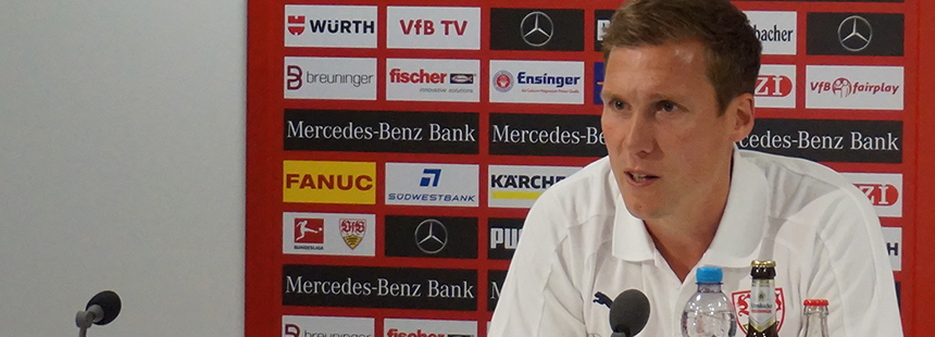 VfB-Trainer Hannes Wolf bei PK vor Spiel gegen Energie Cottbus. Foto: STUGGI.TV/Rau