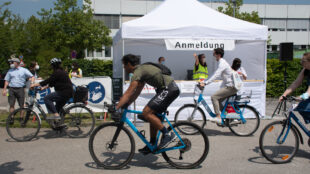 Diese Fahrradfahrt werden die Absolventen der Hochschule der Medien so schnell nicht vergessen.