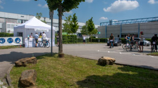 Das Zeugnis haben sich 34 Absolventen mit ihrem Fahrrad abgeholt.