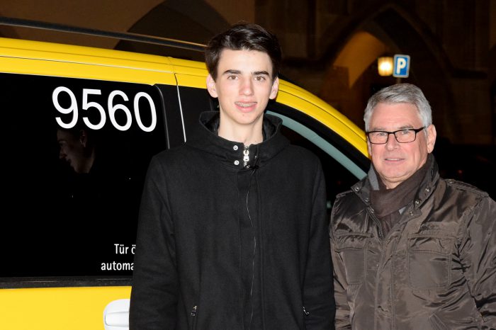 Der Jugendrat Stuttgart testet für den Shuttle-Service SSB-Flex (Foto: STUGGI.TV)