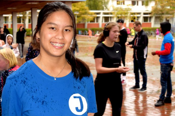 Der "Schullauf" am Königin-Charlotte-Gymnasium wurde vom Jugendrat Stuttgart organisiert und diente der Finanzierung von Hilfsmaterialien an Obdachlose in Stuttgart. (Foto: STUGGI.TV)
