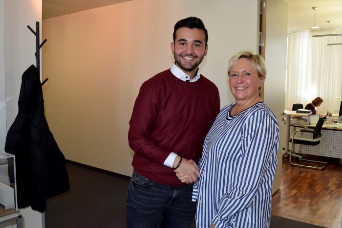 Stuttgarter Jugendrat Firat Yurdakul trifft Kultusministerin Susanne Eisenmann zum Gespräch. (Foto: STUGGI.TV/Goes)