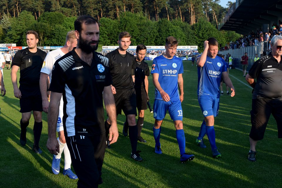 Große Enttäuschung bei den Blauen: Die Stuttgarter Kickers verpassen den Aufstieg in die Regionalliga und spielen auch in der kommenden Saison in der Oberliga (Exklusiv-Foto: STUGGI.TV)