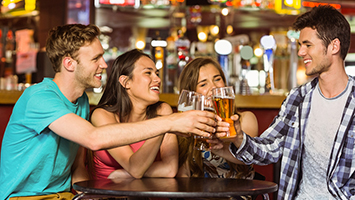 Klassentreffen: Wie der Graus zum Schmaus wird