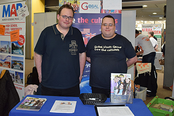 Auf der Jugendbildungsmesse stellen viele Agenturen, Austauschorganisationen und Reiseveranstalter ihre Auslands-Angebote vor. (Foto: STUGGI.TV/Nöbauer)