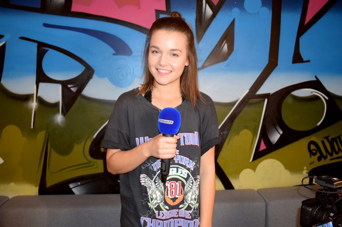 Singer-Songwriterin Lotte: "Auf beiden Beinen" ins Musikbusiness