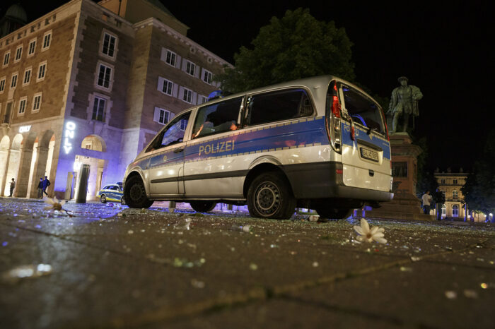 Umfrage: Reaktionen auf die brutalen Ausschreitungen in Stuttgart