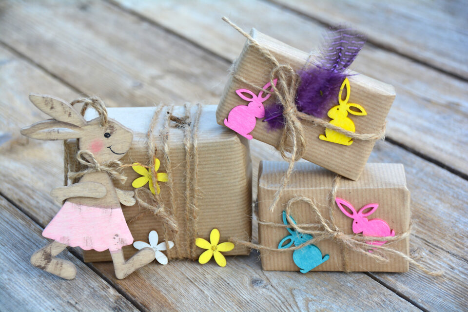 Ostergeschenk (Foto: Adobe Stock)