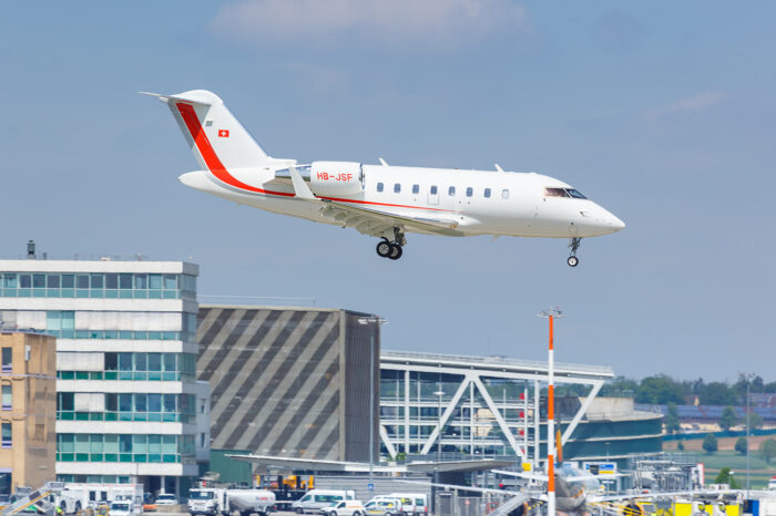 Sollen Privatjets am Flughafen Stuttgart sofort verboten werden?