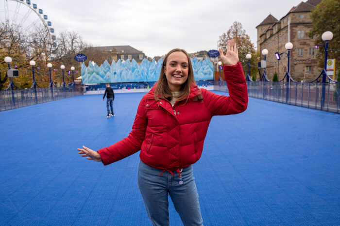 Reporterin testet neue Rollschuhbahn im Wintertraum