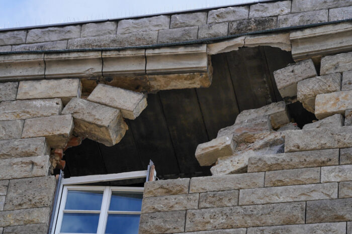 Fotogalerie: Fassade des Bonatzbaus am Hauptbahnhof bröckelt