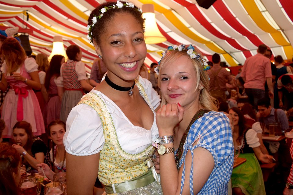 Welcher ist der Frühlingsfest-Hit 2019? Die Besucher auf den Cannstatter Wasen singen für uns (Foto: STUGGI.TV)