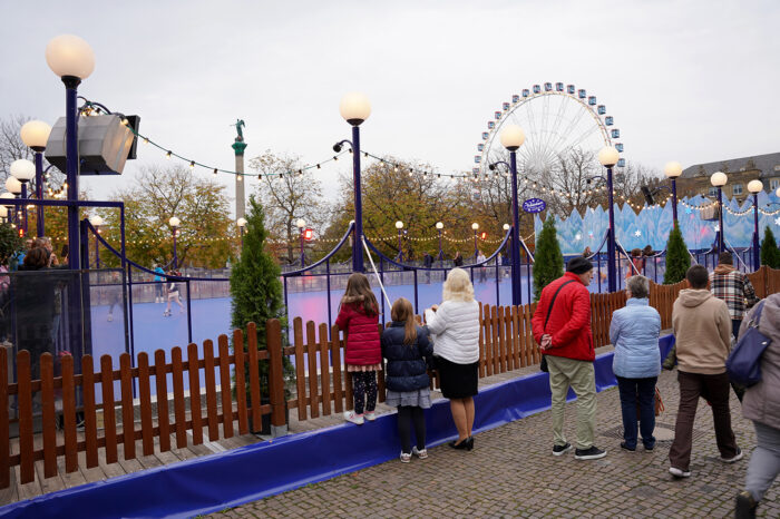 Fotogalerie: So sieht der neue Wintertraum mit Rollschuhbahn aus