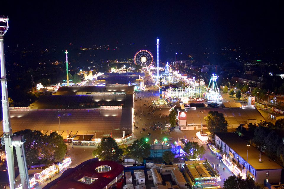 riesenrad auf dem stuttgarter frühlingsfest
